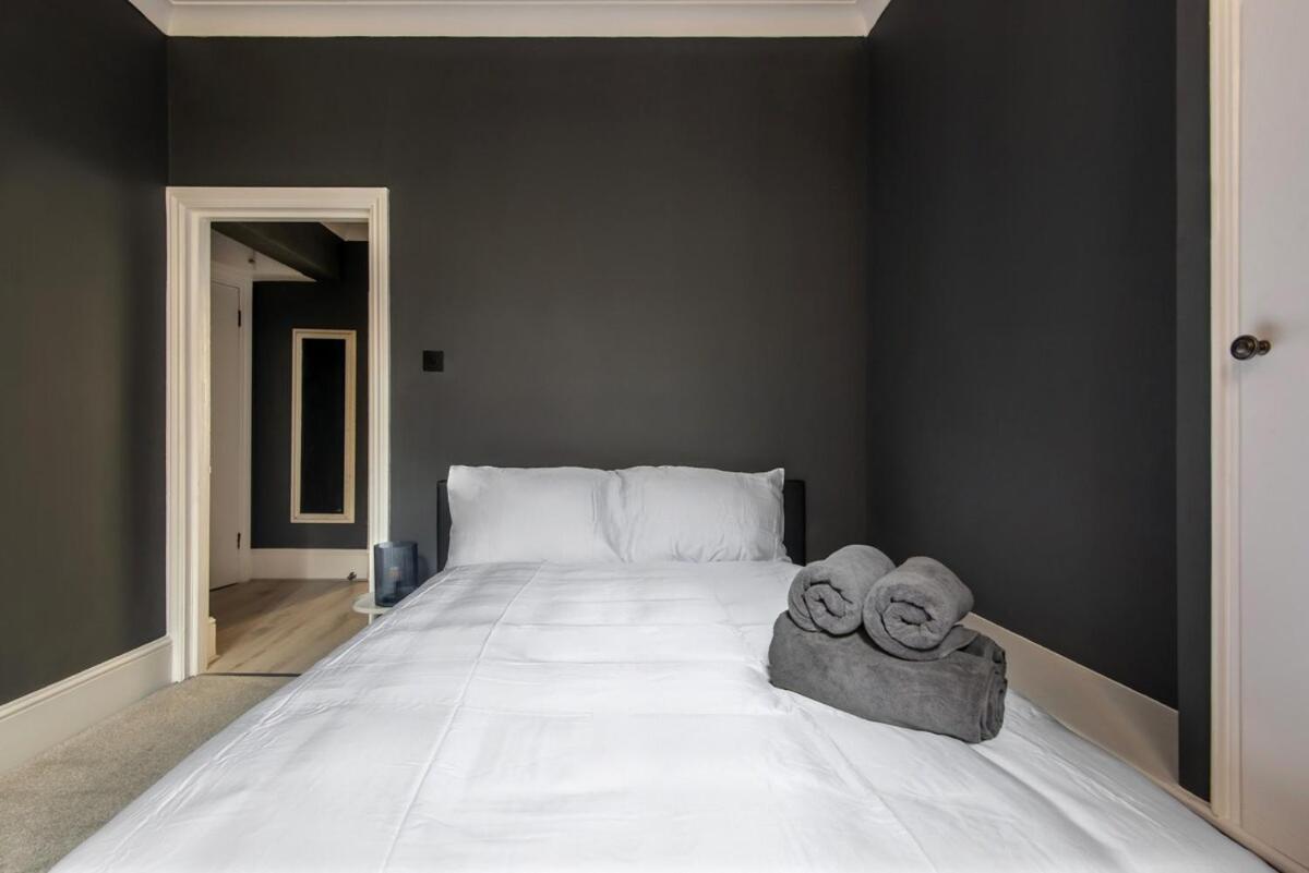 Modern 2-bedroom 30 Seconds To Seafront Apartment Brighton